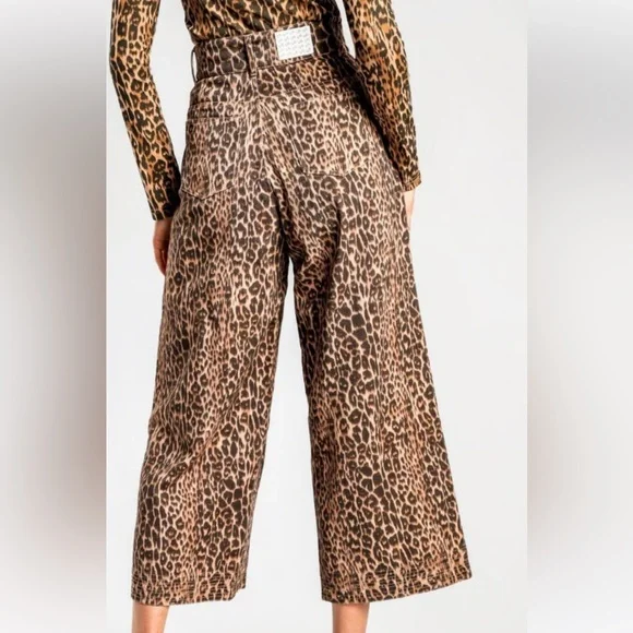 Reiterate Brown Leopard Print Wide-Leg Jeans
Size Small - Picture 2 of 9